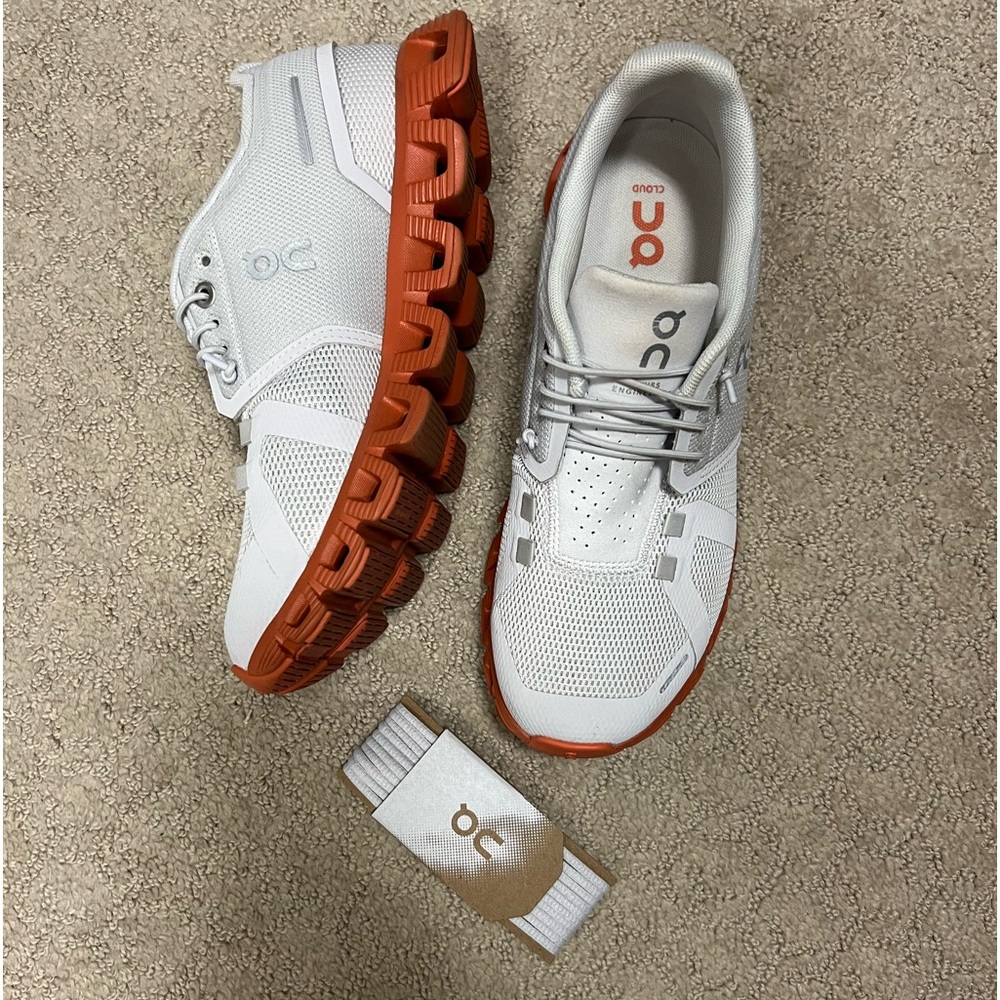 On Cloud 5 shoes. Women’s barely used. 6.5/7 size